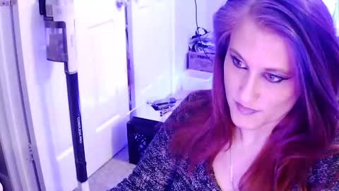 busybee83 online show from 10/27/25, 06:45