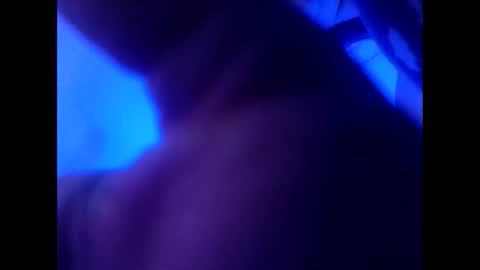 busybee83 online show from 12/18/25, 08:53