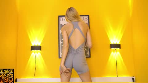 Snapshot of butteflai chatting on 09/23/25, 05:43 butteflai online show from 09/23/25, 05:43