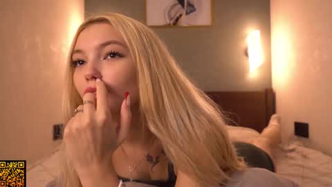 Snapshot of butteflai chatting on 12/15/25, 07:56 butteflai online show from 12/15/25, 07:56