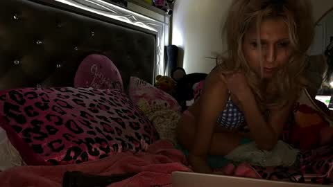 Snapshot of buttercupbimbo chatting on 01/21/25, 05:41 buttercupbimbo online show from 01/21/25, 05:41