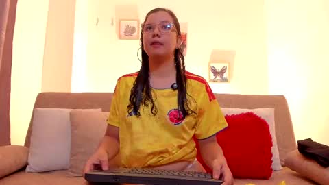 Snapshot of buunny_bella chatting on 06/18/26, 03:18 BUNNY BELLA online show from 06/18/26, 03:18