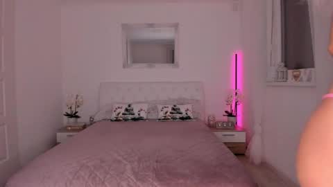 Nicolah  Steven Bond online show from 04/11/26, 07:18