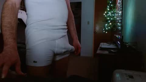 Snapshot of bwall1425 chatting on 12/31/24, 12:43 bwall1425 online show from 12/31/24, 12:43