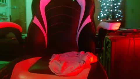 Snapshot of bwall1425 chatting on 01/11/25, 01:48 bwall1425 online show from 01/11/25, 01:48