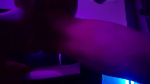 Snapshot of bwall1425 chatting on 09/09/25, 12:21 bwall1425 online show from 09/09/25, 12:21