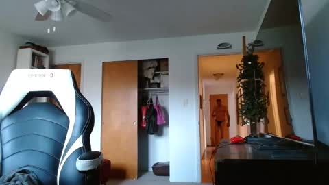 Snapshot of bwall1425 chatting on 03/31/26, 12:05 bwall1425 online show from 03/31/26, 12:05