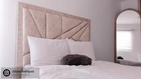    online show from 09/18/25, 08:22