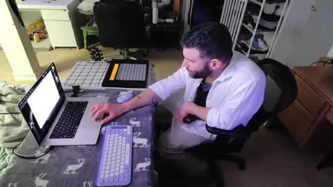 Snapshot of c2cmee chatting on 07/18/26, 10:08 c2cmee online show from 07/18/26, 10:08