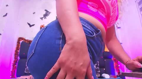 Snapshot of c_fox_ chatting on 10/23/25, 03:06 Carolina online show from 10/23/25, 03:06