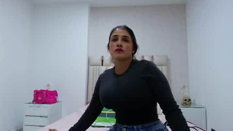 Snapshot of c_fox_ chatting on 10/30/25, 03:19 Carolina online show from 10/30/25, 03:19