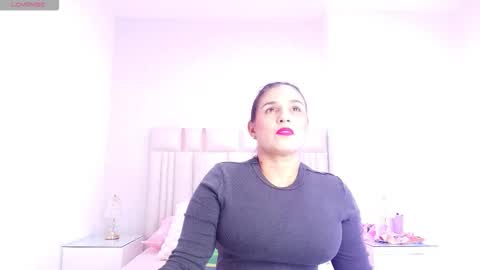 Snapshot of c_fox_ chatting on 11/05/25, 03:06 Carolina online show from 11/05/25, 03:06