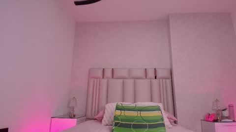 Snapshot of c_fox_ chatting on 11/07/25, 03:17 Carolina online show from 11/07/25, 03:17