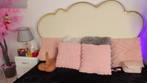 Cahitlin  online show from 12/23/25, 06:00