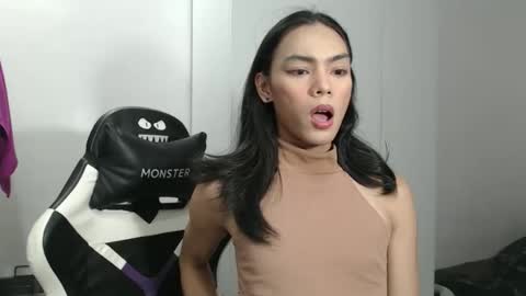 caitessa_bellemoir online show from 12/05/25, 02:47