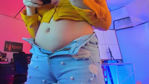 Snapshot of caitlingomez0 chatting on 10/27/25, 02:10 caitlingomez0 online show from 10/27/25, 02:10