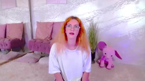 Snapshot of caitlinmoon chatting on 09/09/25, 03:50 Caitlin online show from 09/09/25, 03:50