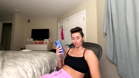 Snapshot of calicambri chatting on 09/23/25, 02:03 The Cali Cambri online show from 09/23/25, 02:03