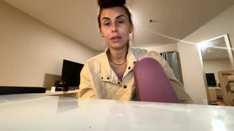 Snapshot of calicambri chatting on 03/26/26, 01:28 The Cali Cambri online show from 03/26/26, 01:28
