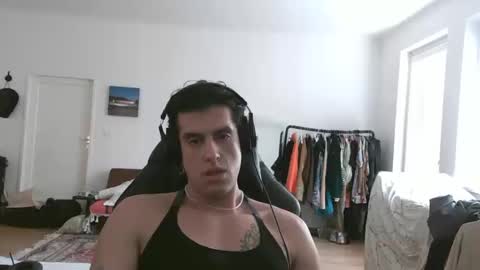 Snapshot of calientecalientee chatting on 09/27/25, 12:10 calientecalientee online show from 09/27/25, 12:10