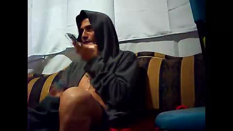Snapshot of californiacam2 chatting on 12/25/24, 11:33 californiacam2 online show from 12/25/24, 11:33