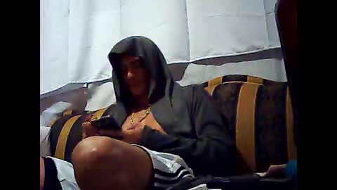 Snapshot of californiacam2 chatting on 12/31/24, 05:18 californiacam2 online show from 12/31/24, 05:18