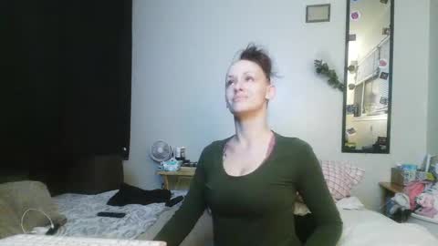 Snapshot of caliibaddie chatting on 02/25/25, 08:25 caliibaddie online show from 02/25/25, 08:25