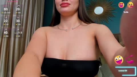 Snapshot of calimoon_ chatting on 01/18/25, 02:47 Cali online show from 01/18/25, 02:47