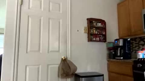 Snapshot of calishop1 chatting on 04/26/26, 04:59 calishop1 online show from 04/26/26, 04:59