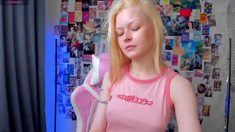 Snapshot of callista_a chatting on 10/26/25, 11:16 Robin online show from 10/26/25, 11:16