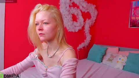 Snapshot of callista_a chatting on 11/15/25, 03:48 Robin online show from 11/15/25, 03:48