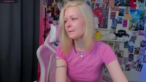 Snapshot of callista_a chatting on 11/23/25, 11:10 Robin online show from 11/23/25, 11:10