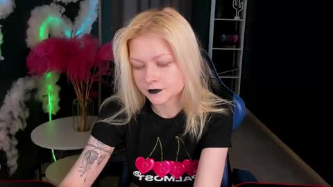 Robin online show from 04/22/26, 03:09