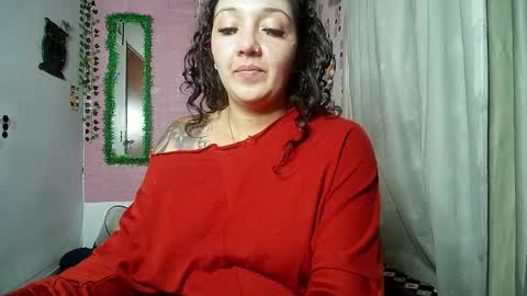 Snapshot of callme_lolas chatting on 04/28/26, 05:01 paula online show from 04/28/26, 05:01