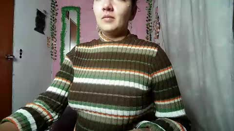Snapshot of callme_lolas chatting on 05/19/26, 04:30 paula online show from 05/19/26, 04:30