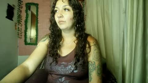 Snapshot of callme_lolas chatting on 05/24/26, 11:10 paula online show from 05/24/26, 11:10