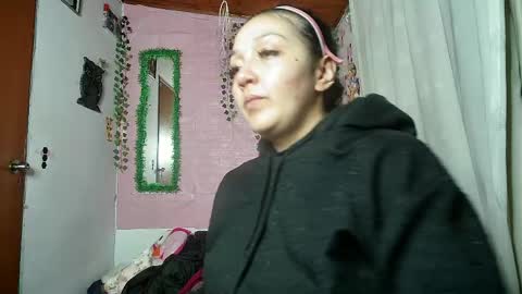 Snapshot of callme_lolas chatting on 06/03/26, 02:47 paula online show from 06/03/26, 02:47