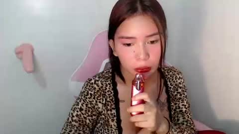 Snapshot of callme_remaxxx7 chatting on 05/22/26, 04:08 Rema online show from 05/22/26, 04:08