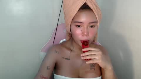 Snapshot of callme_remaxxx7 chatting on 05/26/26, 09:49 Rema online show from 05/26/26, 09:49