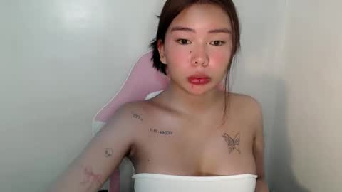 Snapshot of callme_remaxxx7 chatting on 05/27/26, 12:18 Rema online show from 05/27/26, 12:18