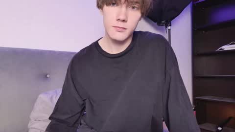 Snapshot of callmenineoneseven chatting on 10/15/25, 10:21 Nick online show from 10/15/25, 10:21