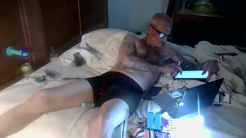 calredding75 online show from 11/18/25, 07:46