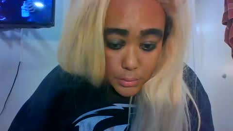 Snapshot of cals9x chatting on 12/01/24, 11:04 camzxoxox online show from 12/01/24, 11:04