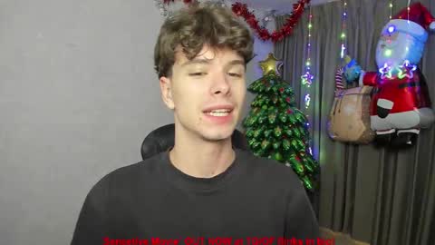 Snapshot of calvin_loves_you chatting on 12/21/25, 05:09 Hey I am Calvin online show from 12/21/25, 05:09