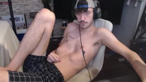 Snapshot of calvin_tanner chatting on 10/13/25, 04:29 calvin_tanner online show from 10/13/25, 04:29