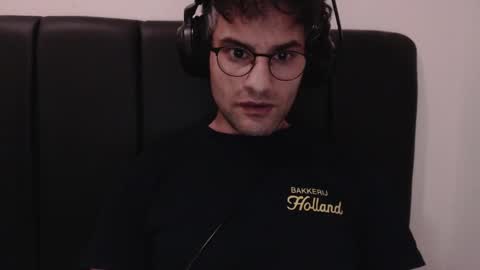 Snapshot of calvinjohnlad chatting on 12/18/24, 03:22 Calvinjohnlad online show from 12/18/24, 03:22