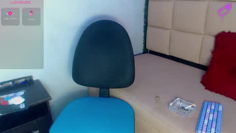 Snapshot of cam_sexyboy chatting on 10/08/25, 02:20 cam_sexyboy online show from 10/08/25, 02:20