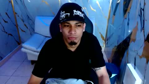 Snapshot of cam_xman chatting on 06/08/26, 12:38 cam_xman online show from 06/08/26, 12:38