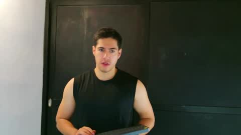 camara110 online show from 01/17/25, 02:29