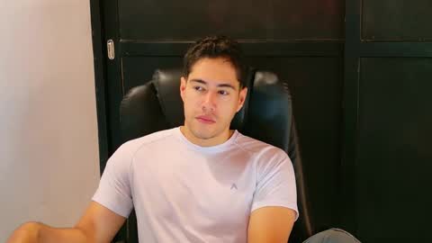 camara110 online show from 01/25/25, 03:19